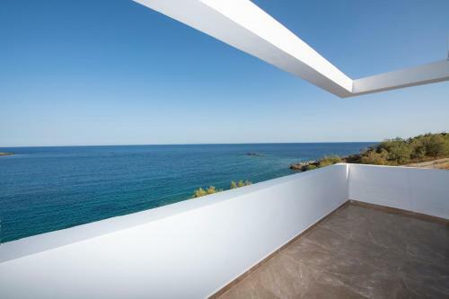 Villa Marelia - Seafront Villa With Infinity Pool