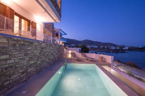 Villa Marelia - Seafront Villa With Infinity Pool