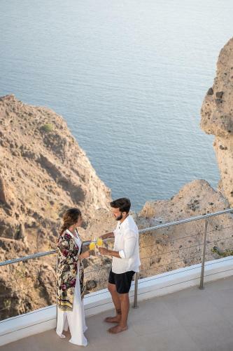 Hotel Apeiron Blue Santorini