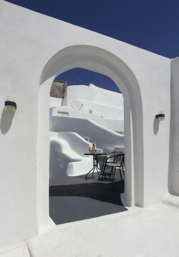 Church And Cave - Santorini Private Residences