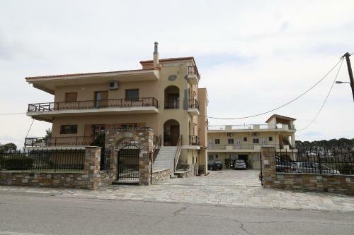 Flo's Apartments