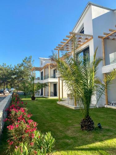 Nisea Beach Apartments