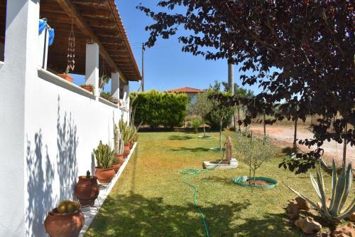 Villa , Huge Garden ,quiet House,bbq,near Beach