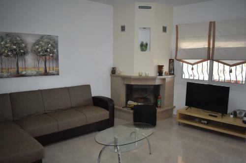 Villa , Huge Garden ,quiet House,bbq,near Beach