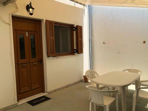 Mythos Suites-hermes Apartment