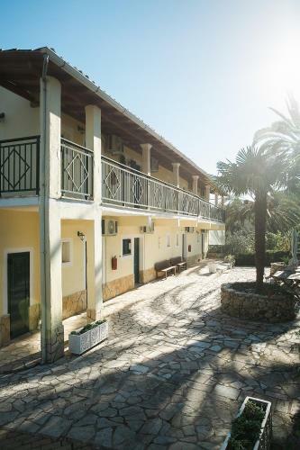 Aperanto Seaview Apartments