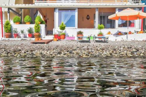 Elena Beach Apartment
