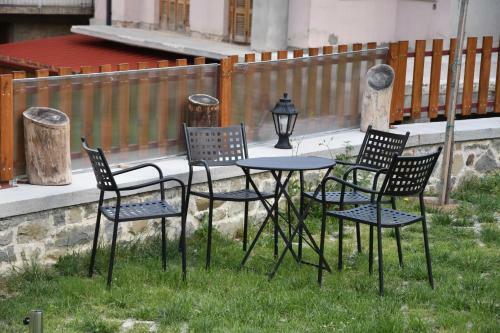 Hostal Nuca Guesthouse