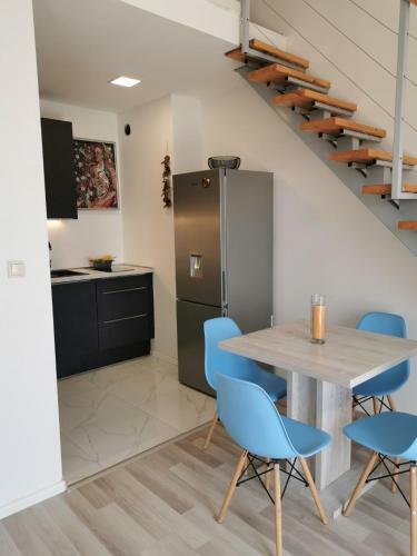 Kira Apartment - See View