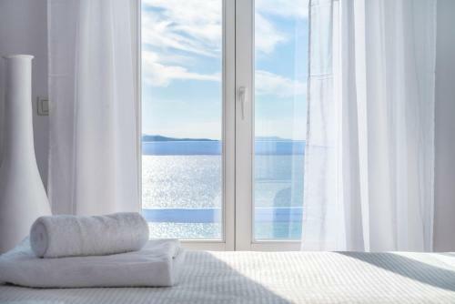 Villa Malou - 4 Bdrm Sea & Sunset View - Mg Villas