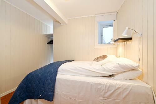 Enter Viking Apartments