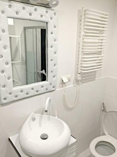Apartment Bonerowska Lower Ground Floor