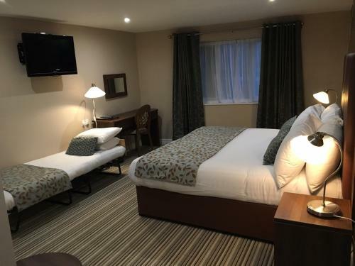 Twin Oaks Hotel