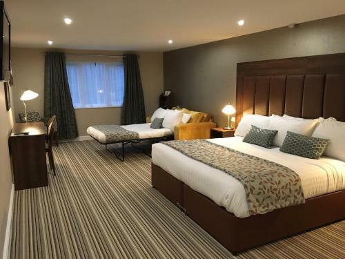 Twin Oaks Hotel