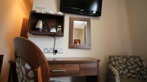Twin Oaks Hotel