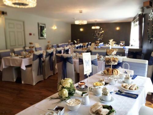 Twin Oaks Hotel
