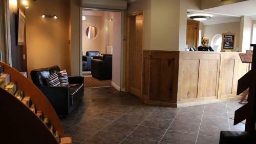 Twin Oaks Hotel