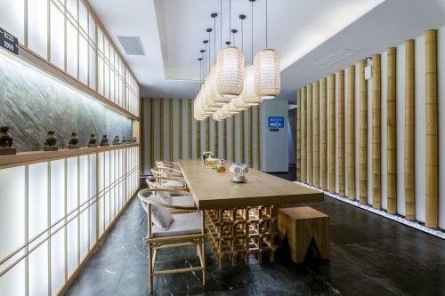 Hotel One House