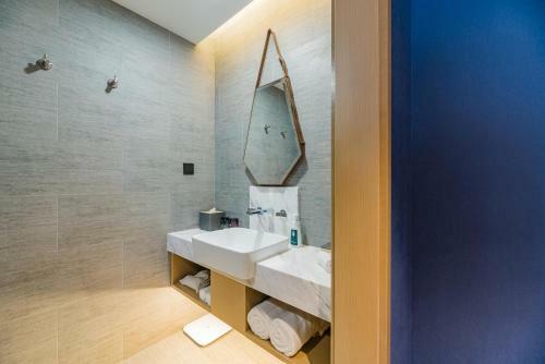 Atour S Hotel Shanghai Oriental Pearl Tower
