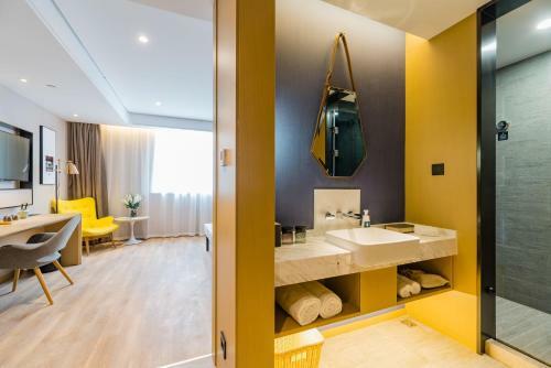 Atour S Hotel Shanghai Oriental Pearl Tower