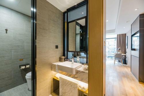 Atour S Hotel Shanghai Oriental Pearl Tower