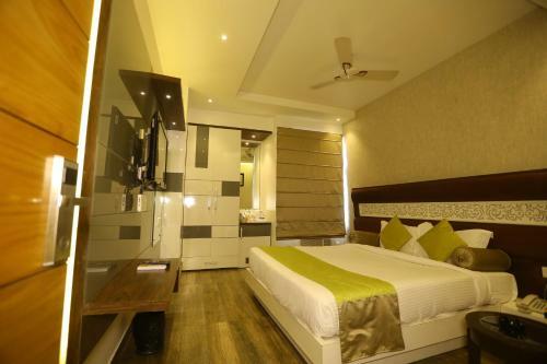 Hotel Gurveer Royal