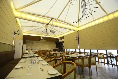 Hotel Gurveer Royal