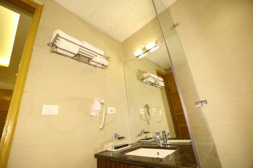 Hotel Gurveer Royal