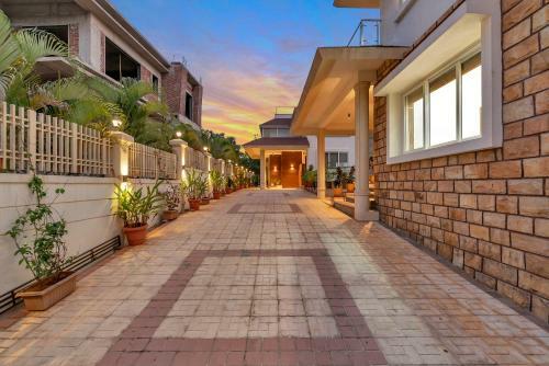 Villa Saffronstays Juniper