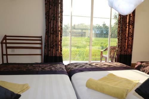 Hostal Manel Guest House