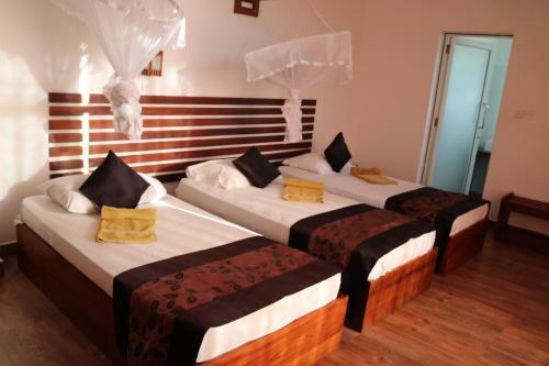 Hostal Manel Guest House