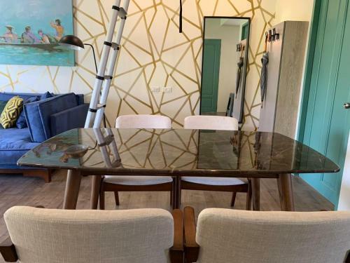 Stylish 1-bedroom Apartments, With Lake View
