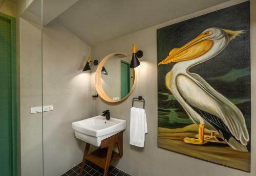Stylish 1-bedroom Apartments, With Lake View