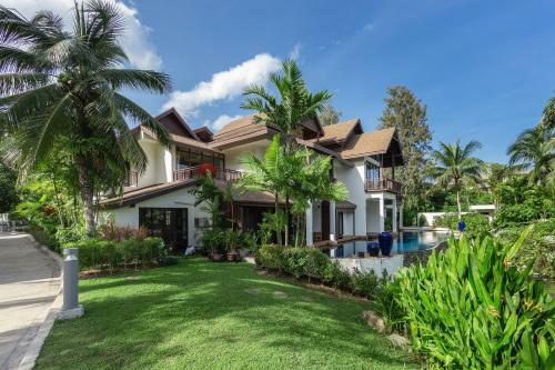 Stylish 1-bedroom Apartments, With Lake View