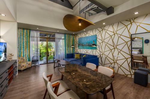 Stylish 1-bedroom Apartments, With Lake View