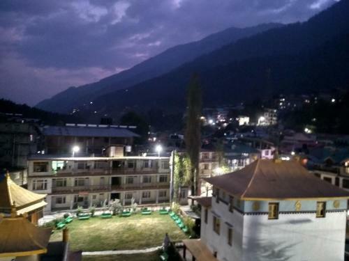 Hotel Snow Mountain Manali