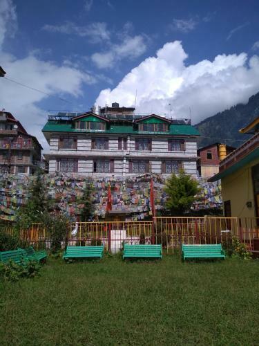 Hotel Snow Mountain Manali