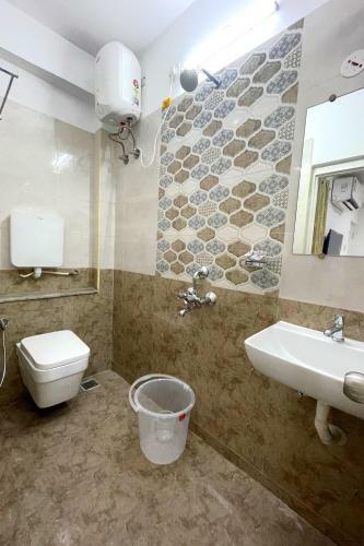 Hotel K11 Express - Opp Express Avenue