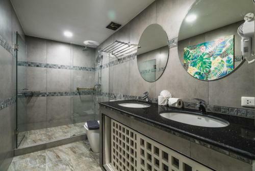 Patong Hill Sea View Villa 4 Bedroom Private Pool