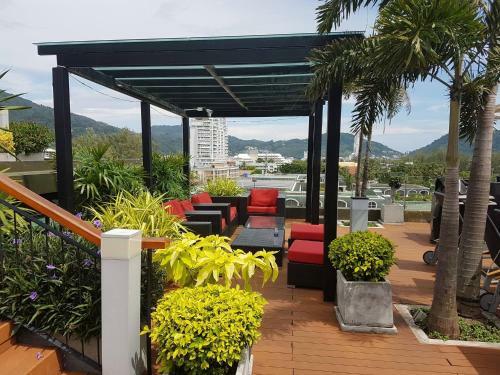 Hostal 3306 Patong Beachfront Apartment Cozy Condoresort