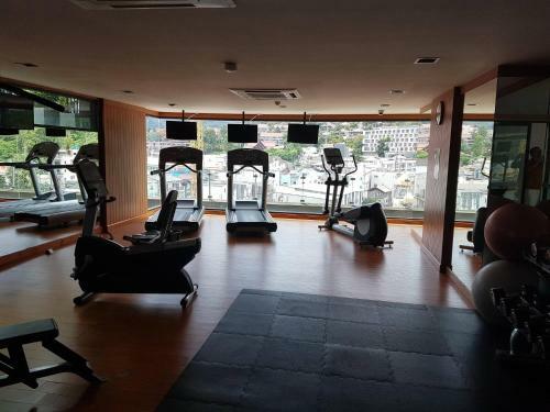 Hostal 3306 Patong Beachfront Apartment Cozy Condoresort