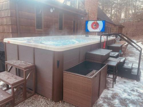 Mt. Carmel Getaway On Sleeping Giant W/ Swim Spa