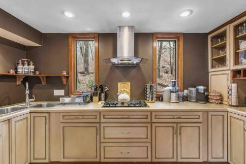 Mt. Carmel Getaway On Sleeping Giant W/ Swim Spa