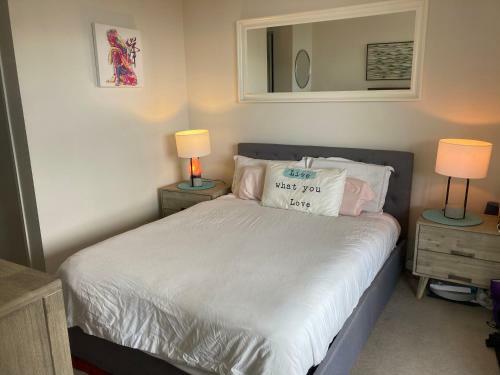 Home Away From Home Private Ensuite Bathroom & Wifi