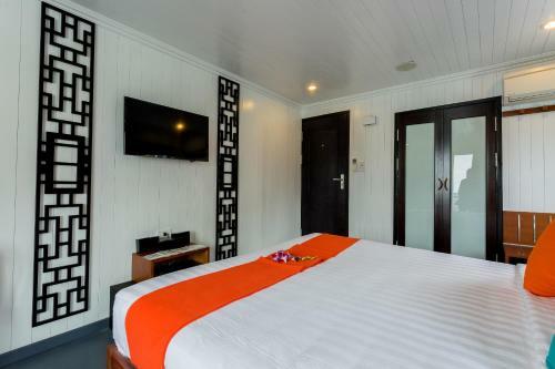 L'azalee Cruise Halong