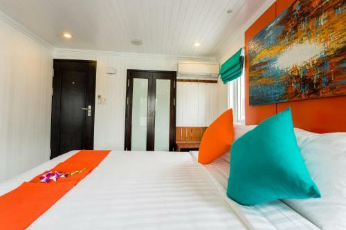 L'azalee Cruise Halong