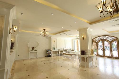 City Bay Palace Hotel