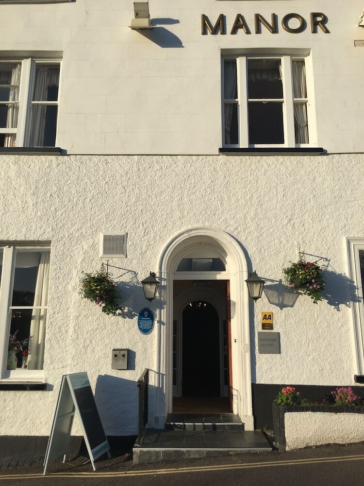 Manor Hotel