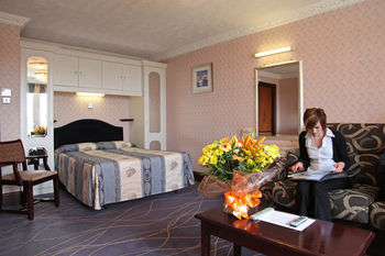 Hotel The Devon Court Resort
