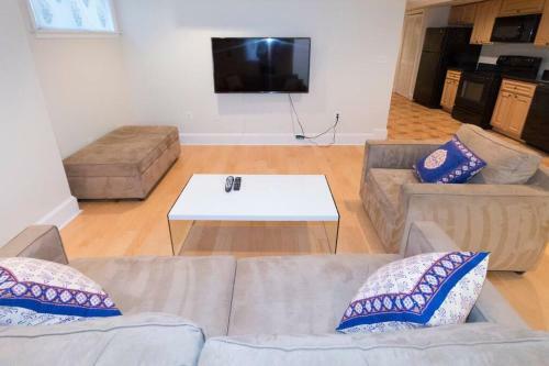 Apartamento Cathedral Charmer--2 Br English Basement, With Garden Access